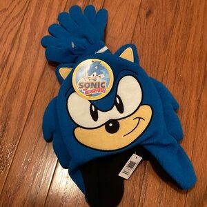 NWT Sonic The hedgehog gloves and hat winter accessories.